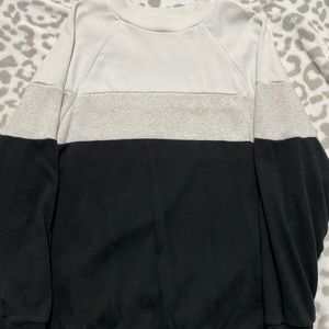 American Eagle Women’s sweater